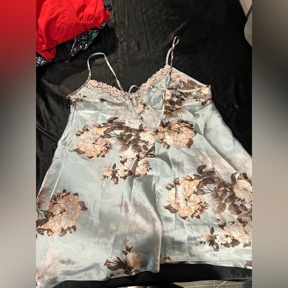 Satin nightgown - Picture 2 of 3